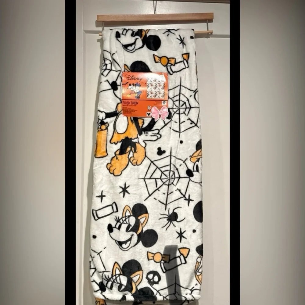 Disney Halloween Mickey and Minnie Mouse Pumpkin Throw Blanket Spider Skull